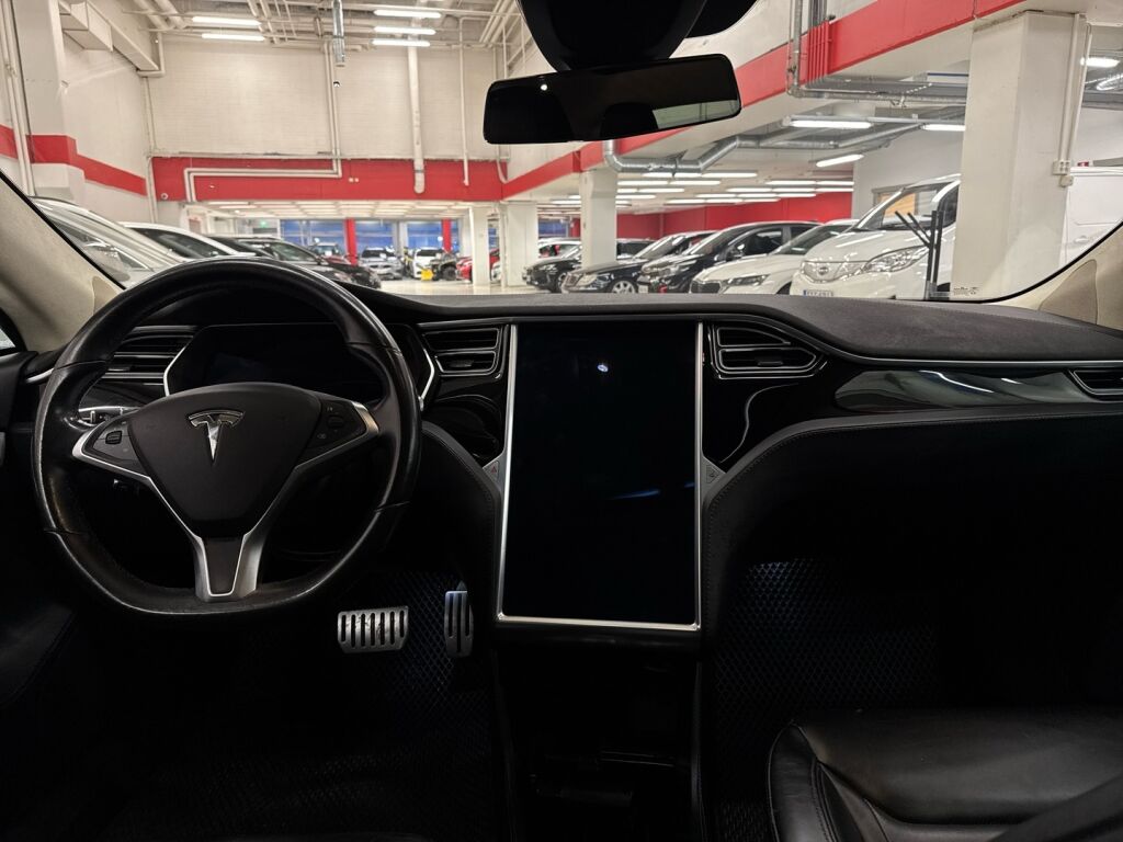 Tesla Model S 2015 Musta