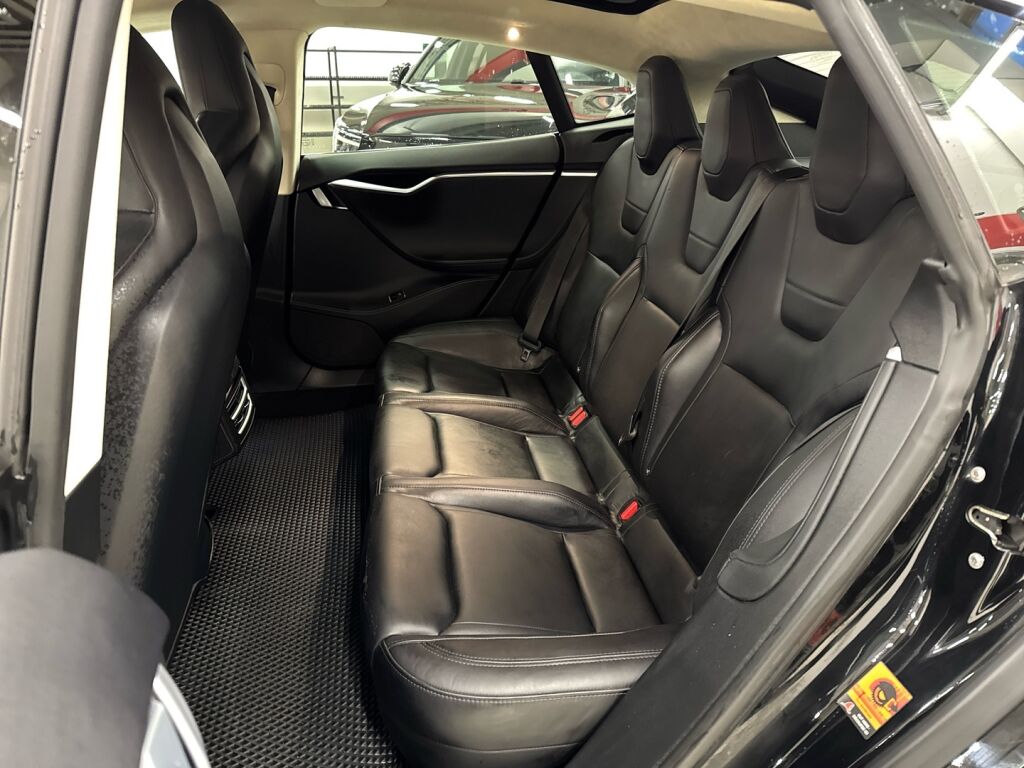 Tesla Model S 2015 Musta