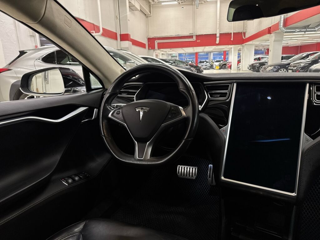 Tesla Model S 2015 Musta
