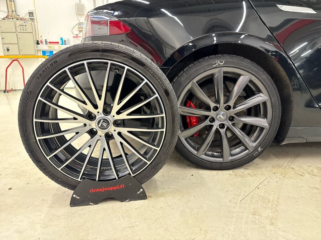 Tesla Model S 2015 Musta