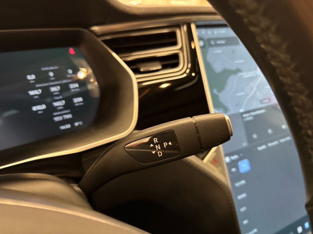 Tesla Model S 2015 Musta