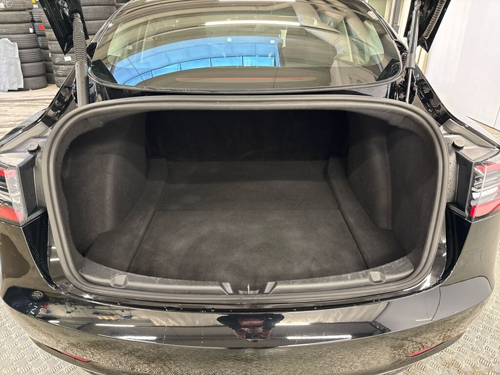 Tesla Model 3 2021 Musta