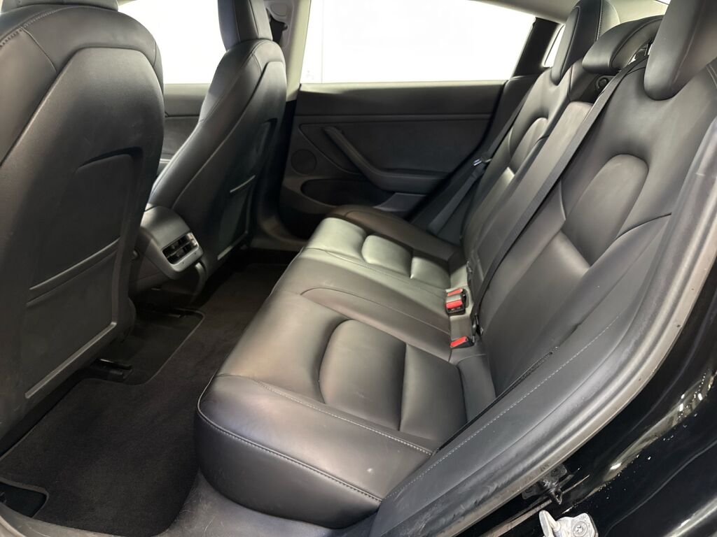 Tesla Model 3 2021 Musta