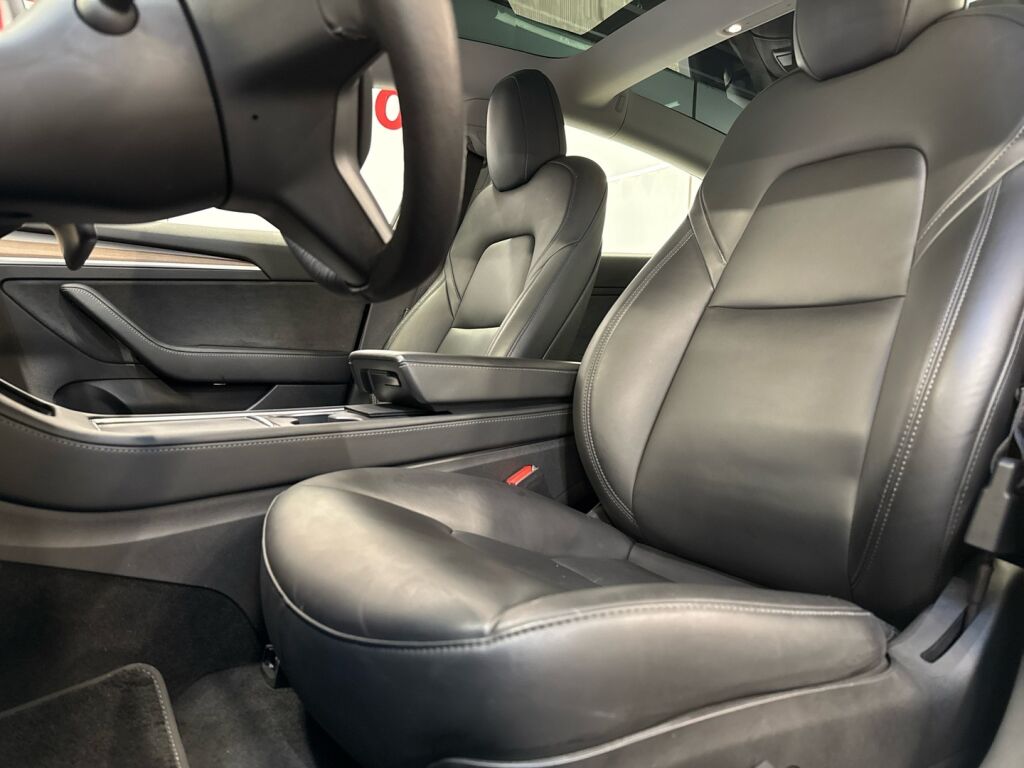 Tesla Model 3 2021 Musta