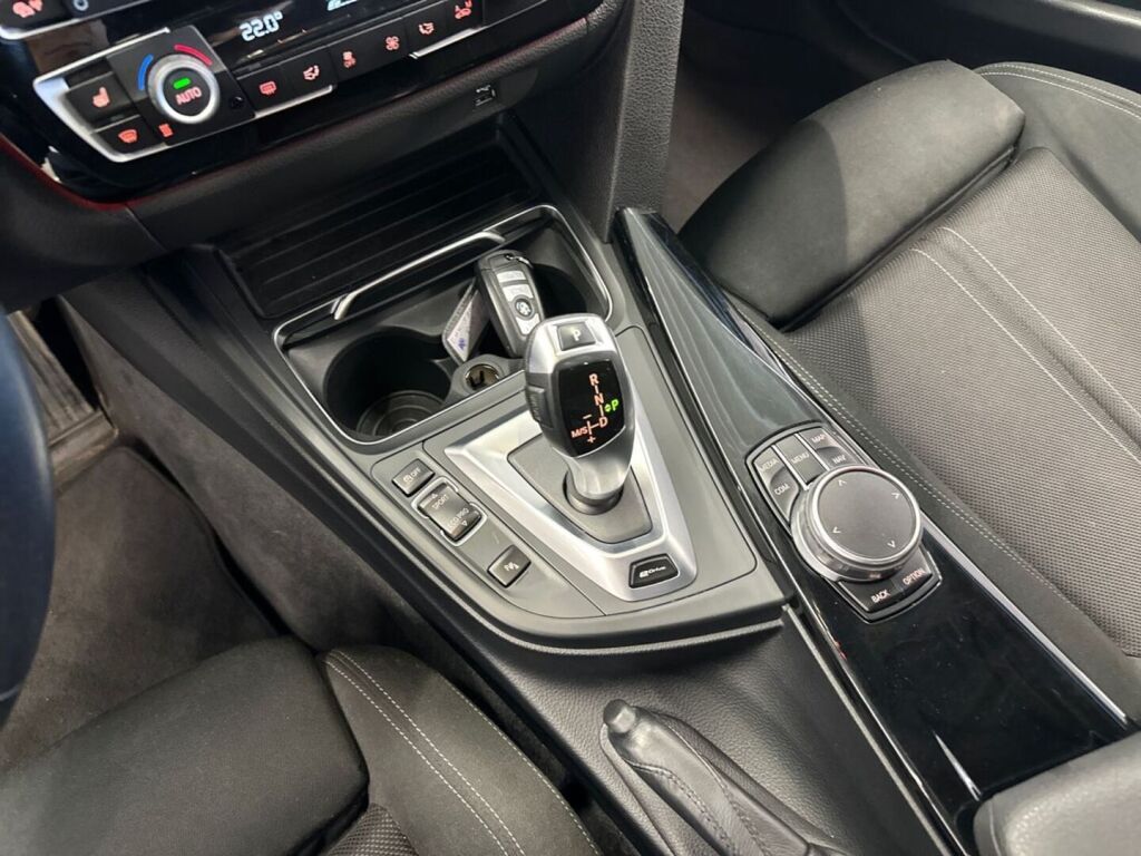 BMW 330 2018 Valkoinen