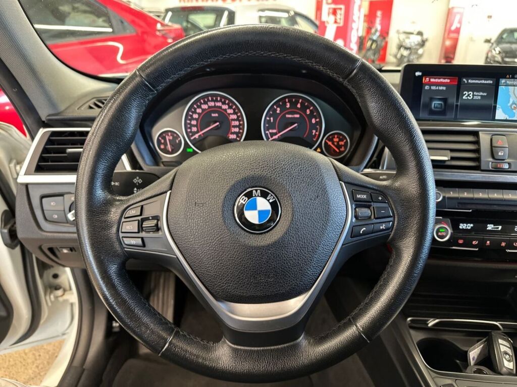 BMW 330 2018 Valkoinen