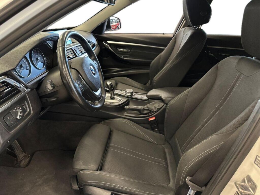 BMW 330 2018 Valkoinen
