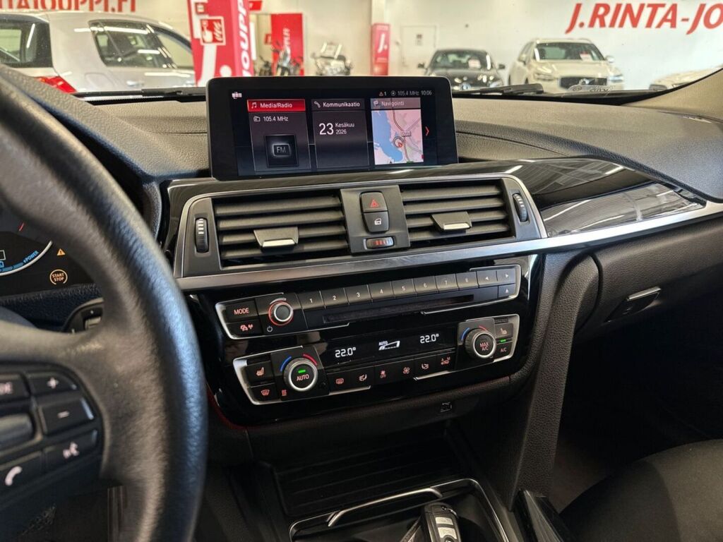 BMW 330 2018 Valkoinen