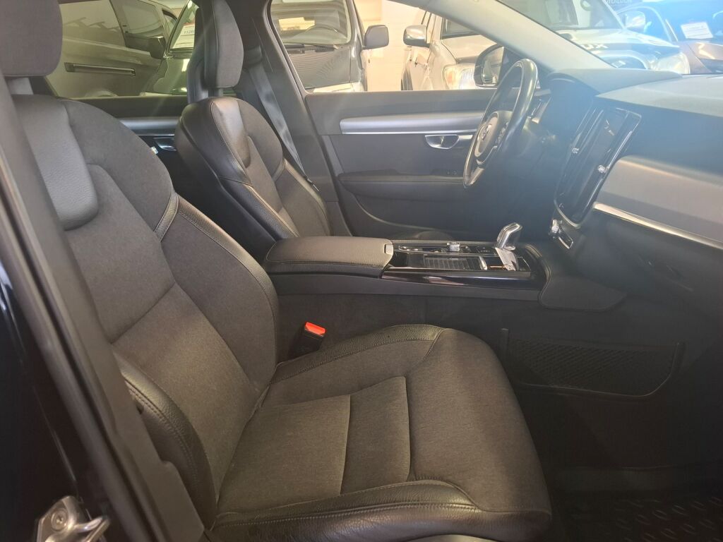 Volvo V90 2018 Musta