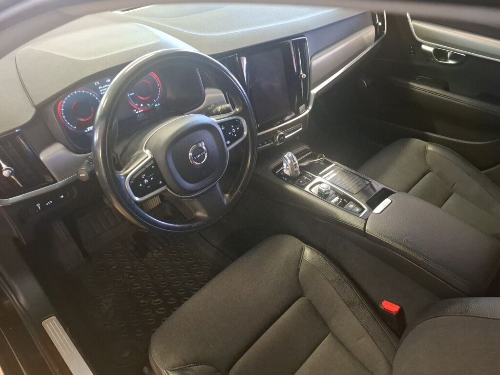 Volvo V90 2018 Musta