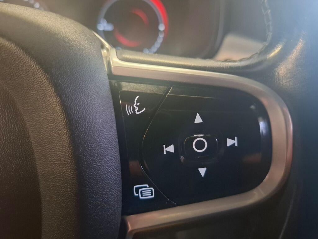 Volvo V90 2018 Musta