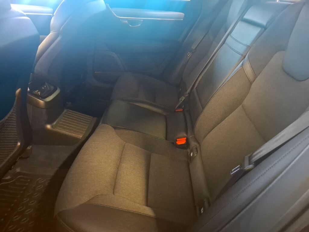 Volvo V90 2018 Musta