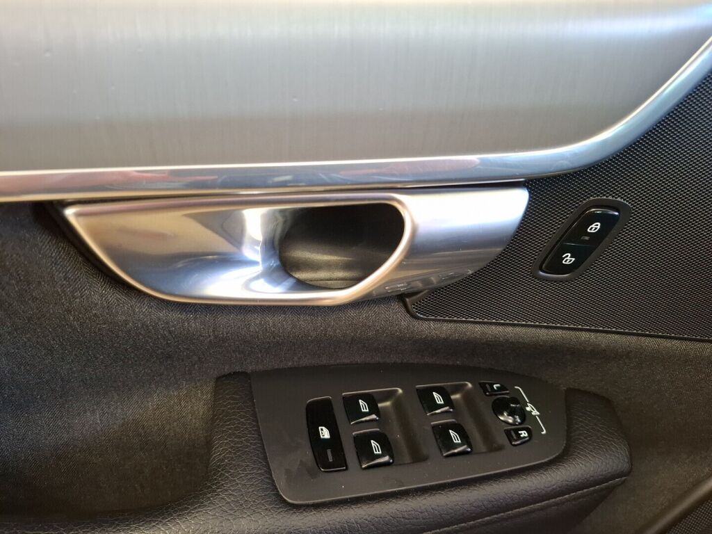 Volvo V90 2018 Musta