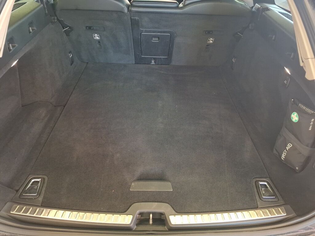 Volvo V90 2018 Musta