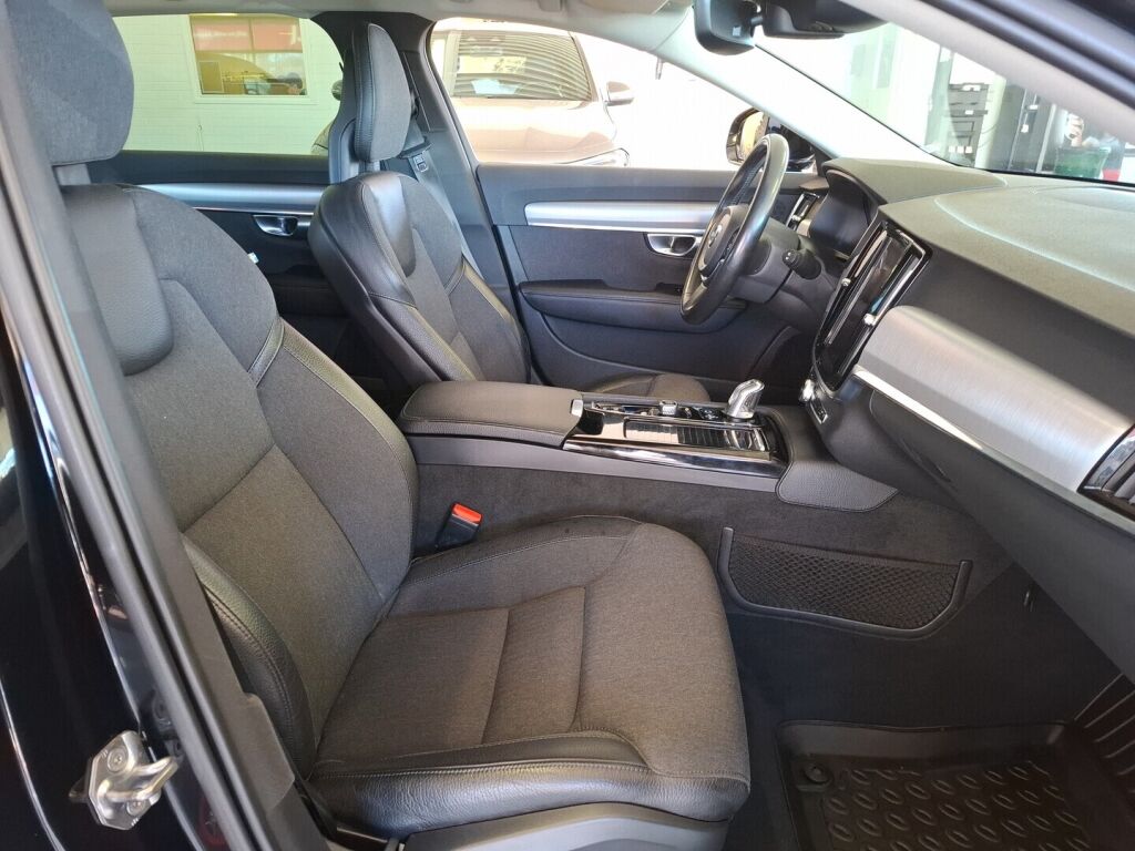Volvo V90 2018 Musta