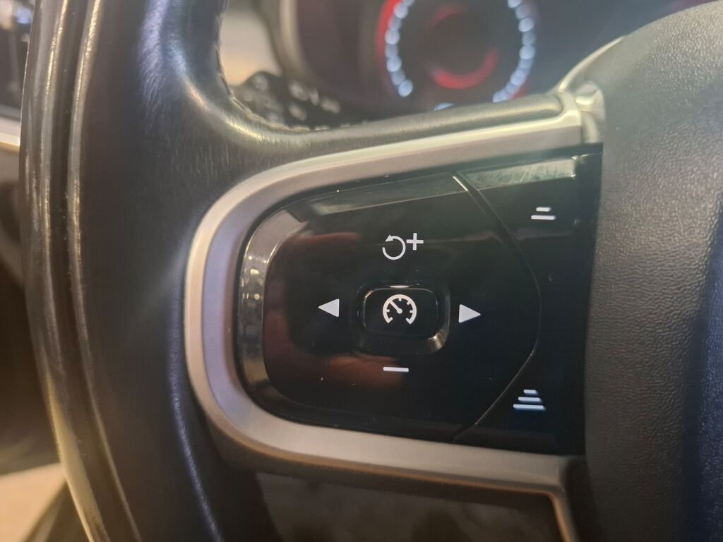 Volvo V90 2018 Musta