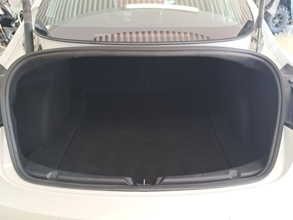 Tesla Model 3 2021 Valkoinen