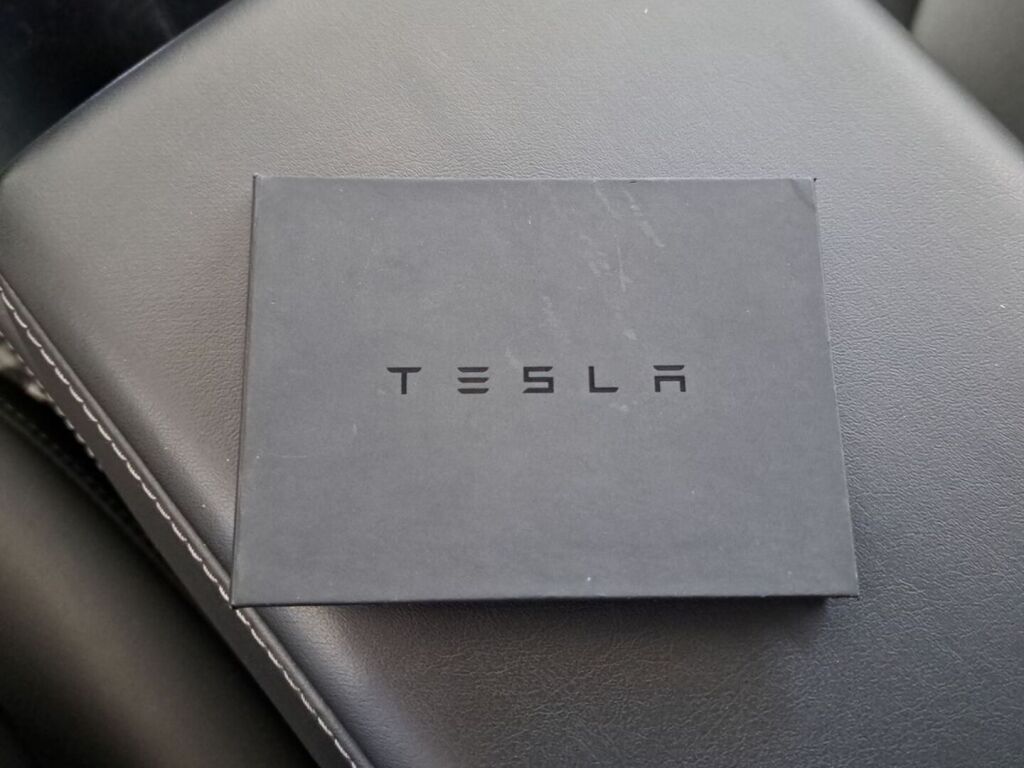 Tesla Model 3 2021 Valkoinen