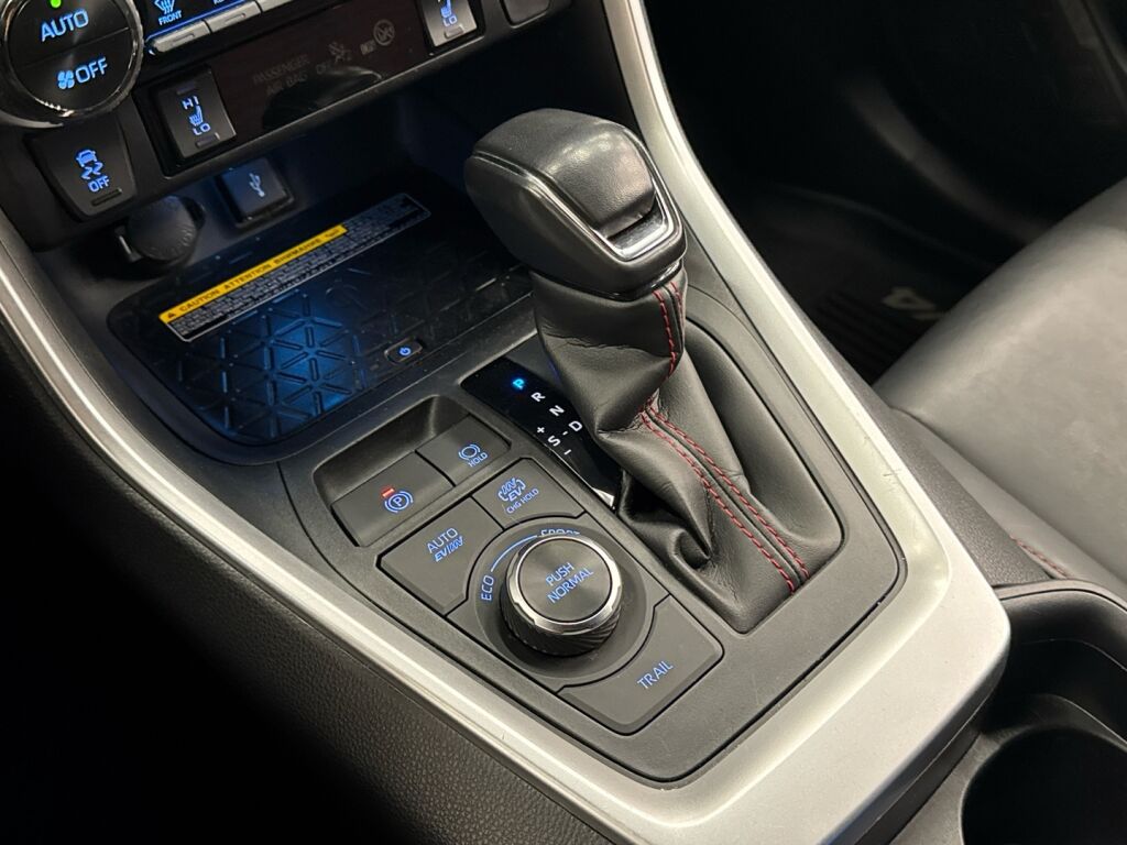 Toyota RAV4 Plug-in 2022 Valkoinen