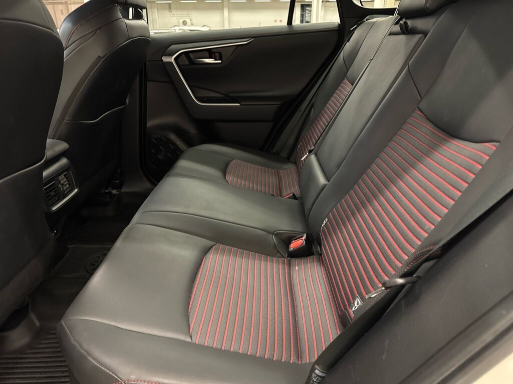 Toyota RAV4 Plug-in 2022 Valkoinen