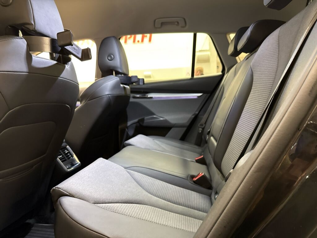 Skoda Enyaq 2022 Musta