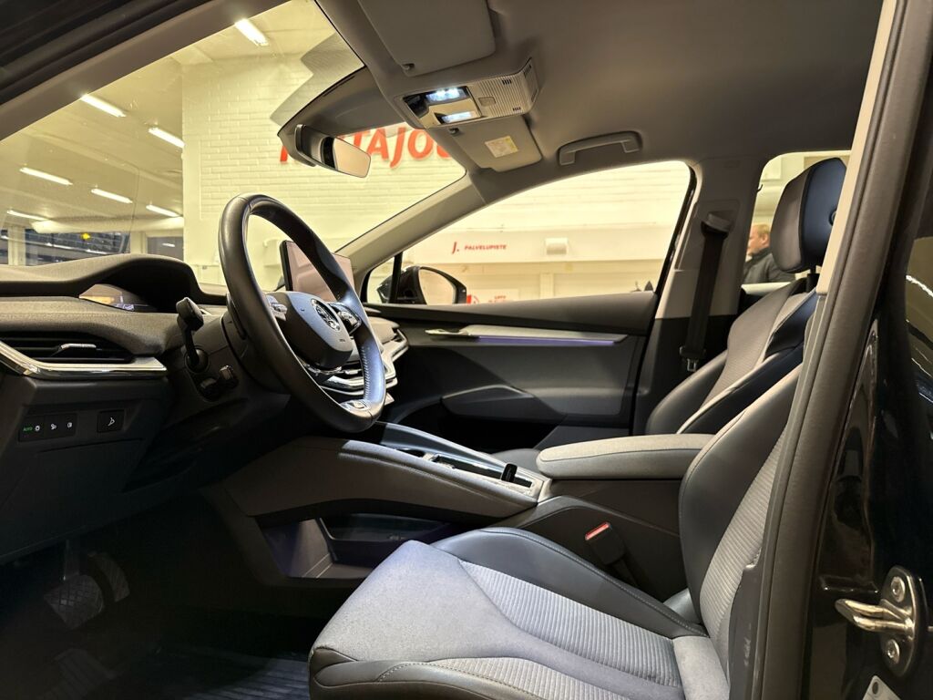 Skoda Enyaq 2022 Musta