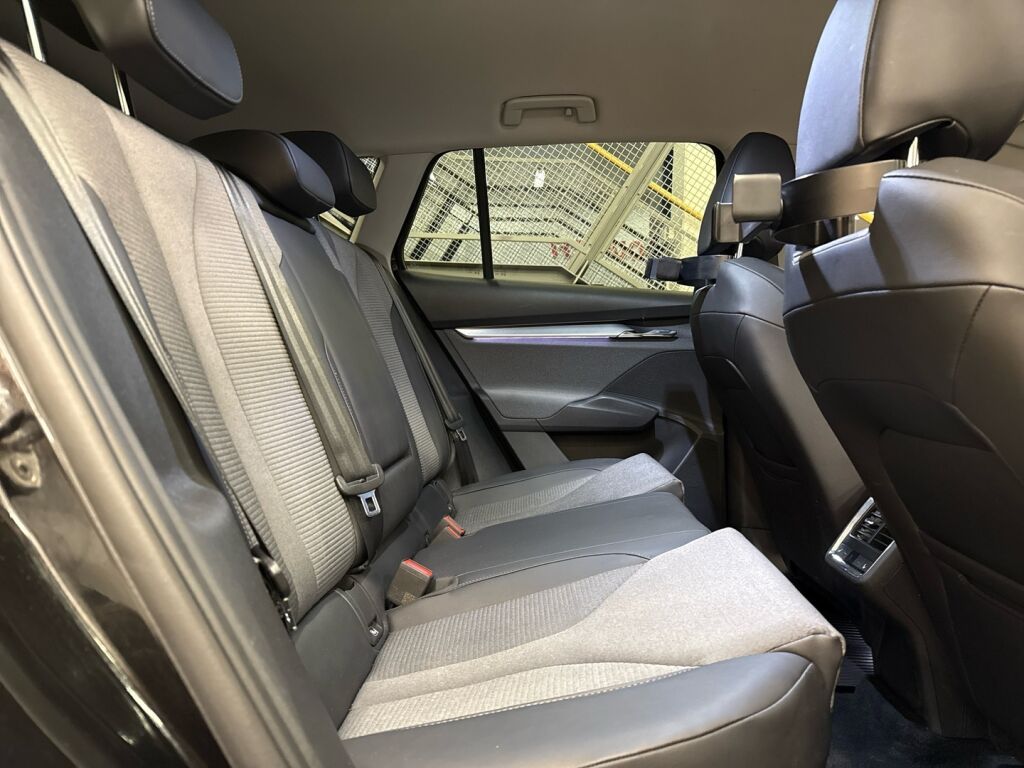 Skoda Enyaq 2022 Musta