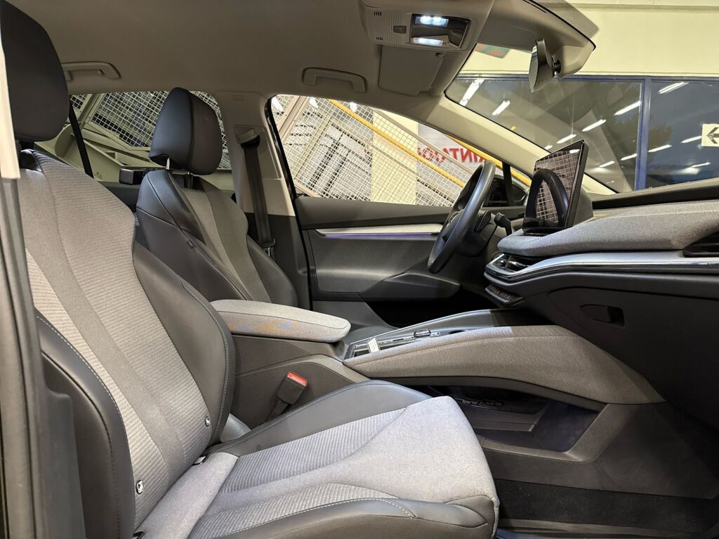 Skoda Enyaq 2022 Musta