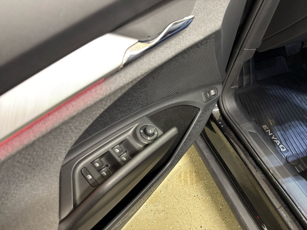 Skoda Enyaq 2022 Musta