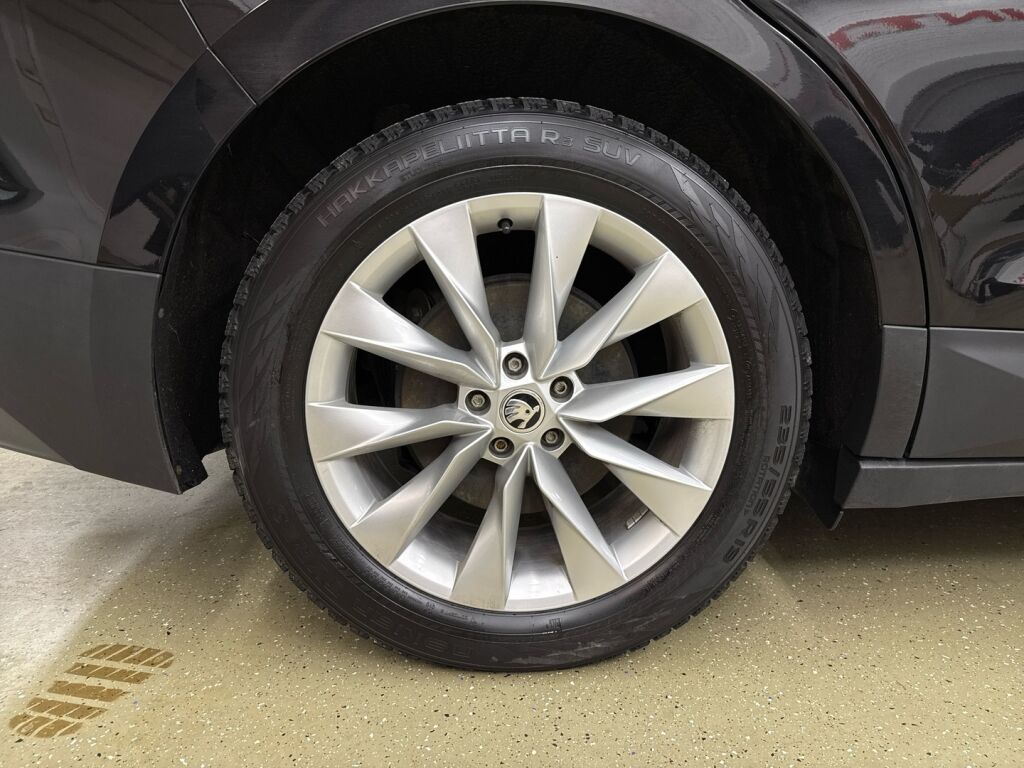 Skoda Enyaq 2022 Musta