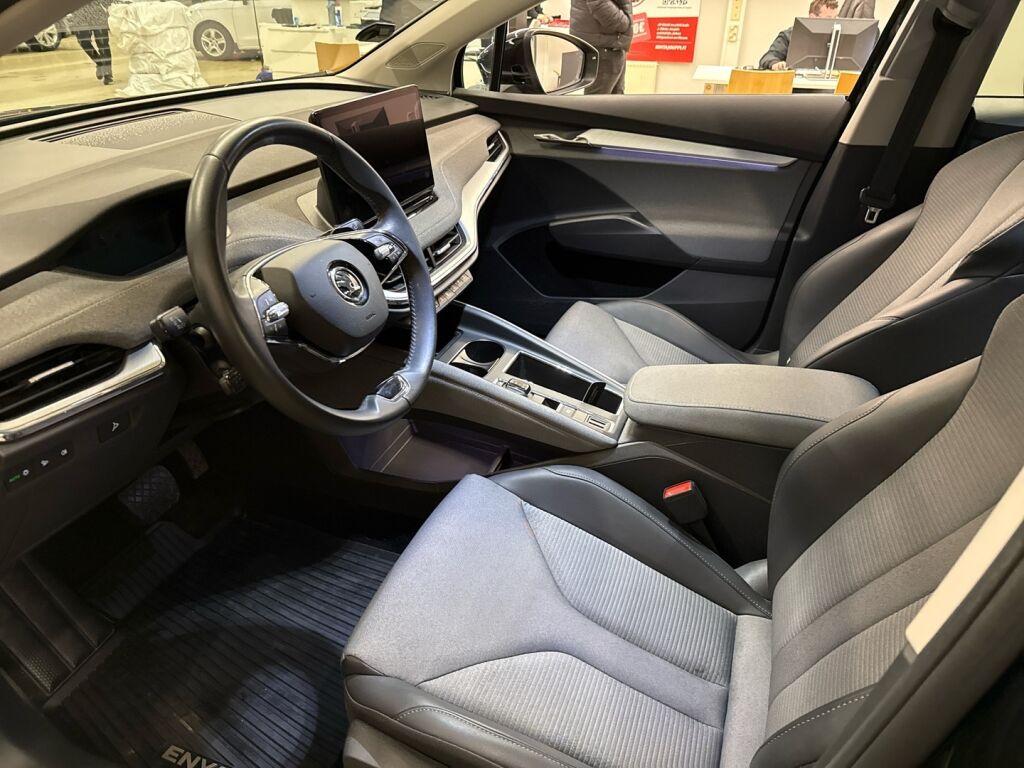Skoda Enyaq 2022 Musta