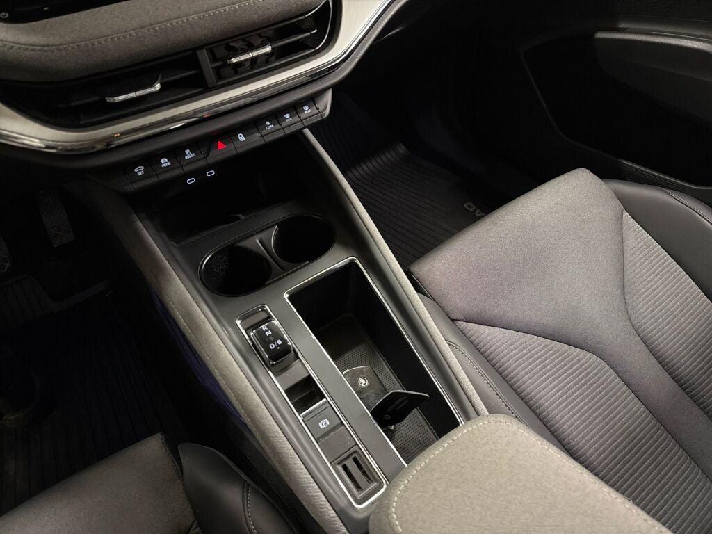 Skoda Enyaq 2022 Musta