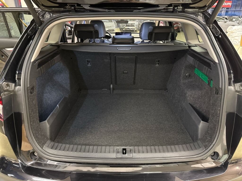 Skoda Enyaq 2022 Musta