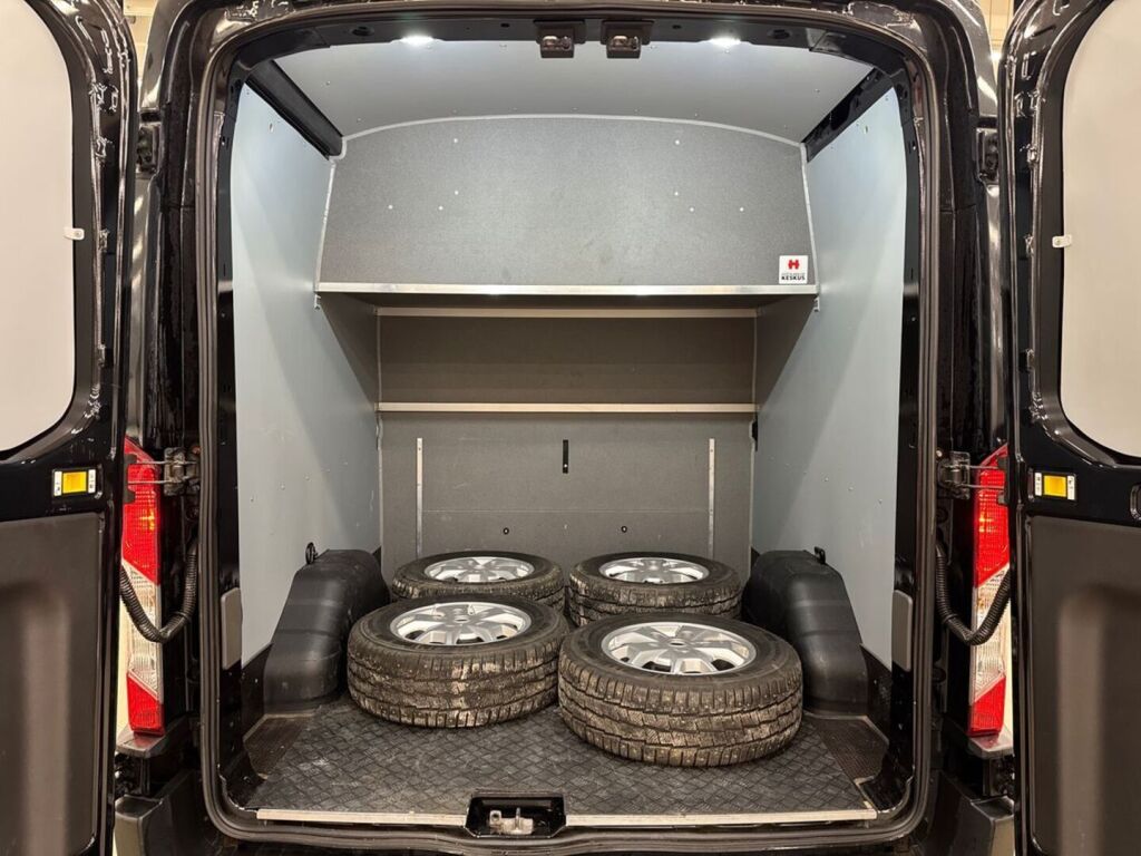 Ford Transit 2022 Musta