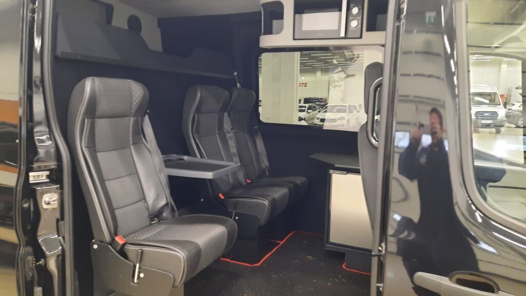 Ford Transit 2022 Musta