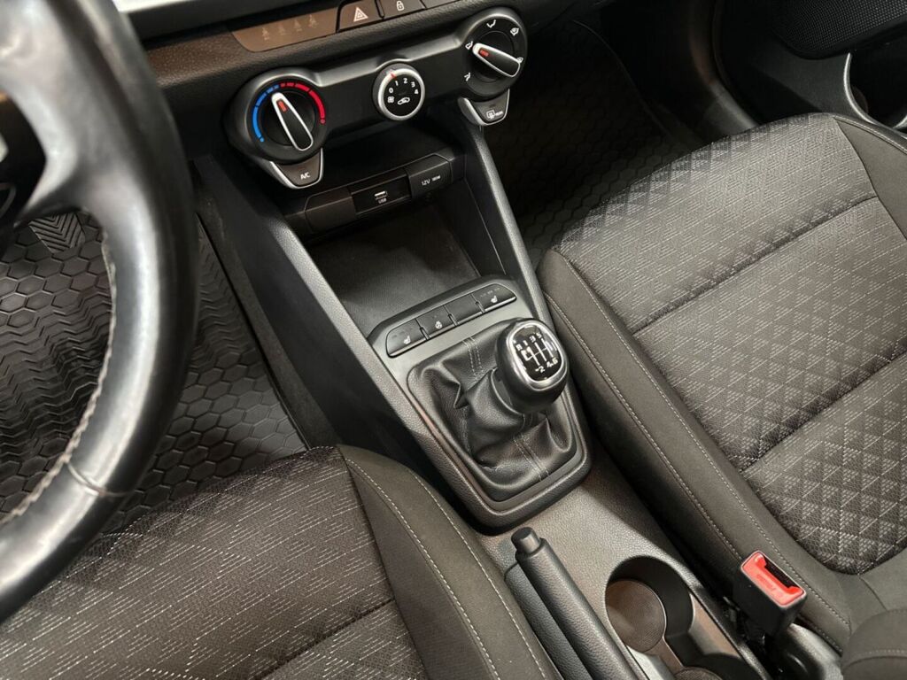 Kia Rio 2022 Punainen
