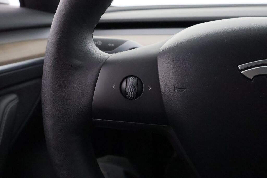 Tesla Model 3 2021 Valkoinen