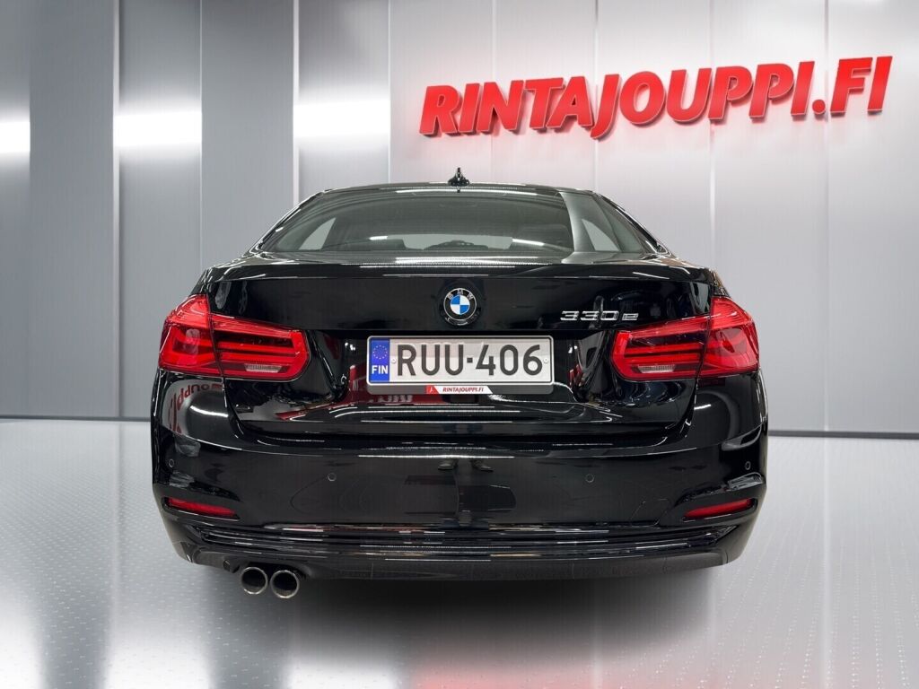 BMW 330 2018 Musta