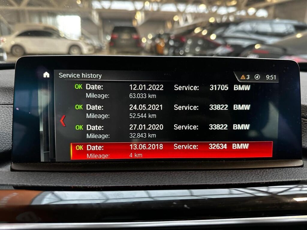 BMW 330 2018 Musta