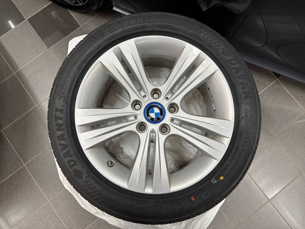 BMW 330 2018 Musta