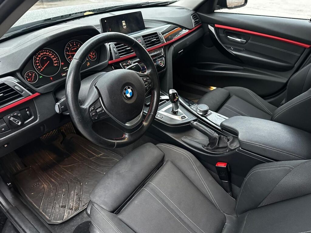 BMW 330 2018 Musta