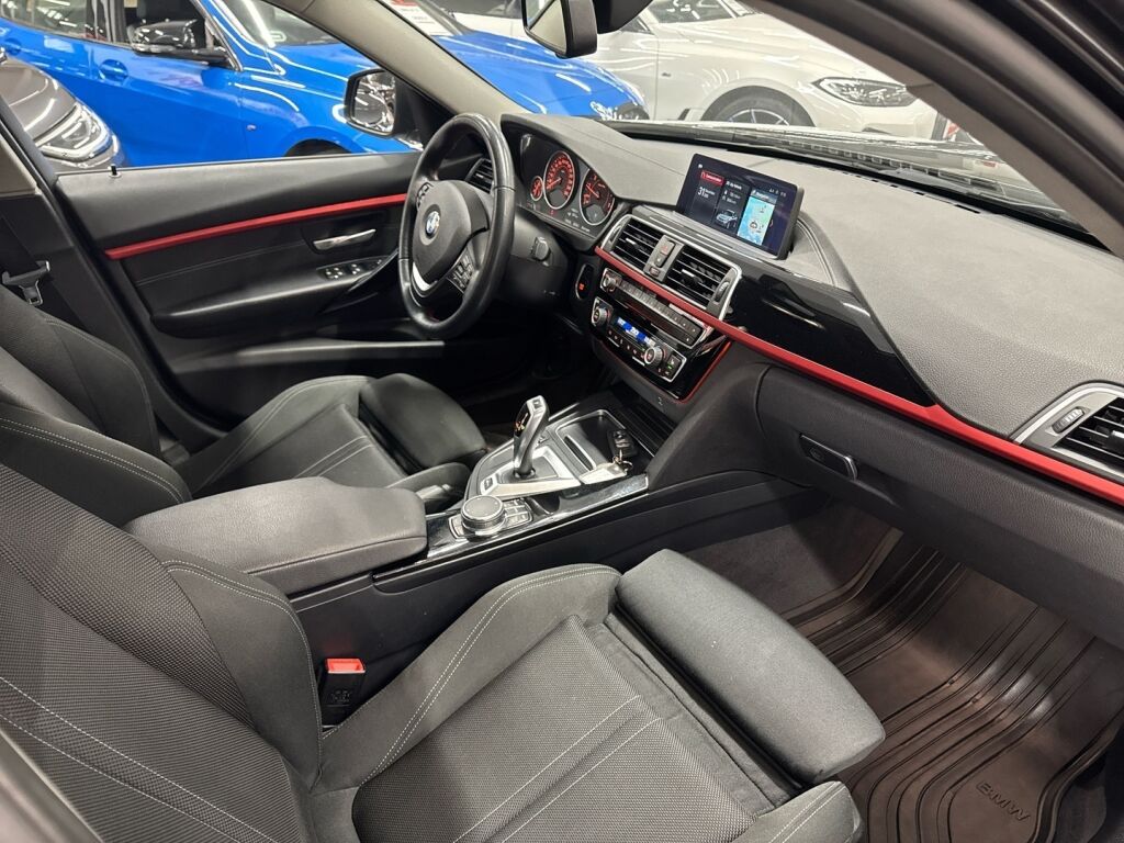 BMW 330 2018 Musta