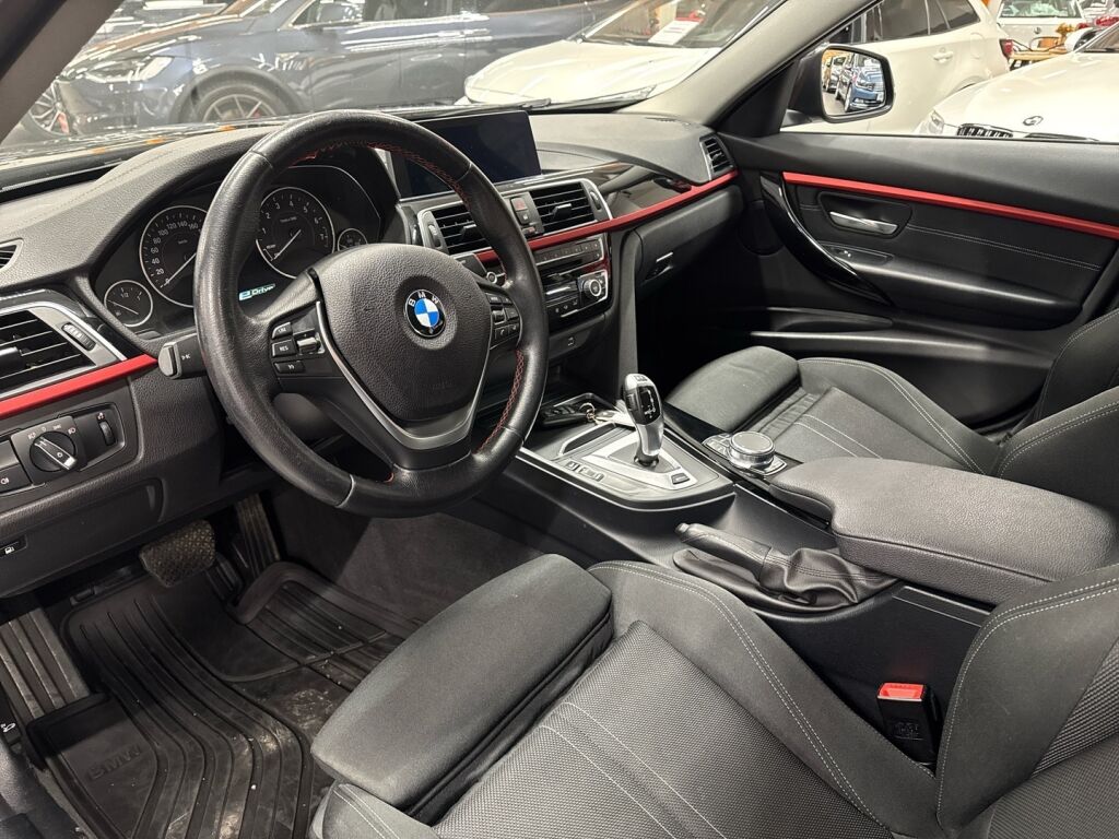 BMW 330 2018 Musta