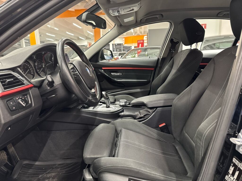 BMW 330 2018 Musta