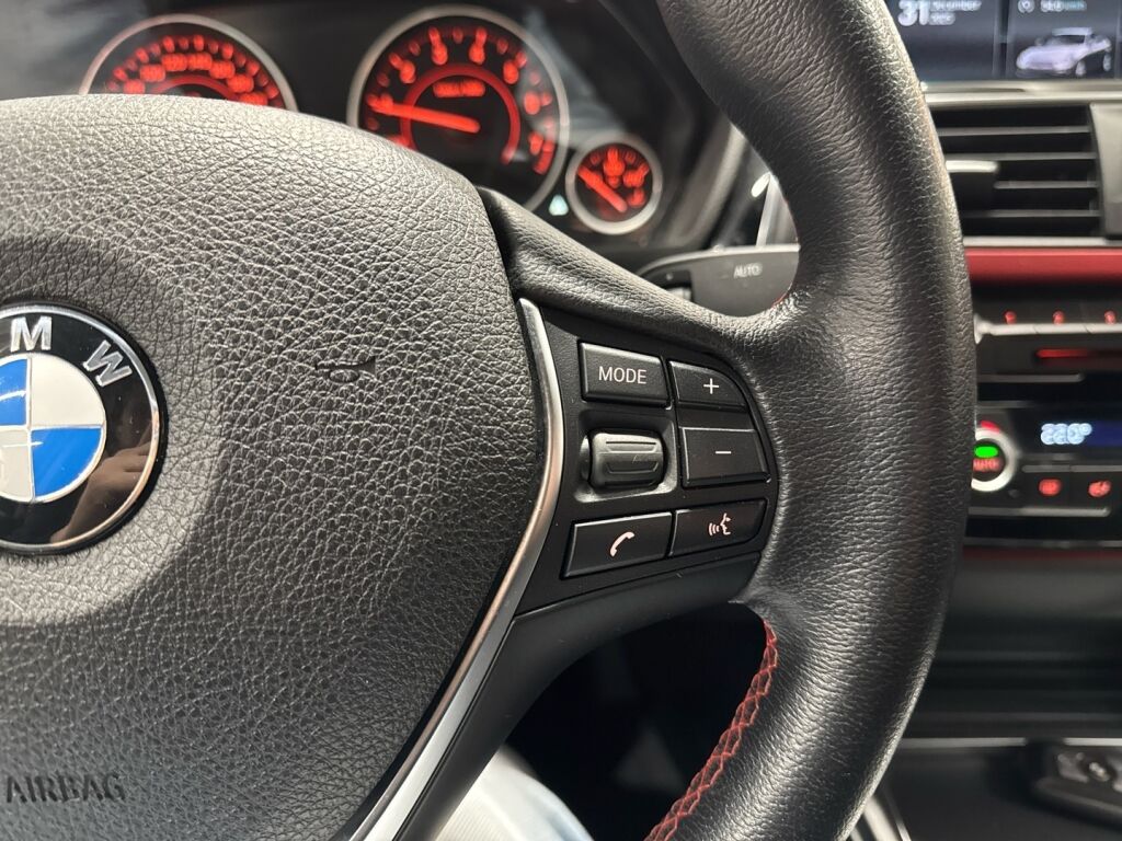 BMW 330 2018 Musta