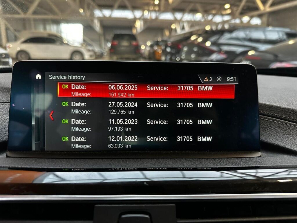 BMW 330 2018 Musta