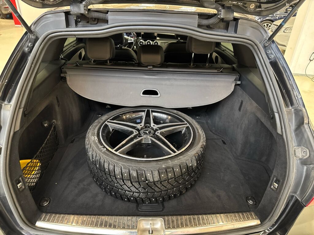Mercedes-Benz C 2018 Musta