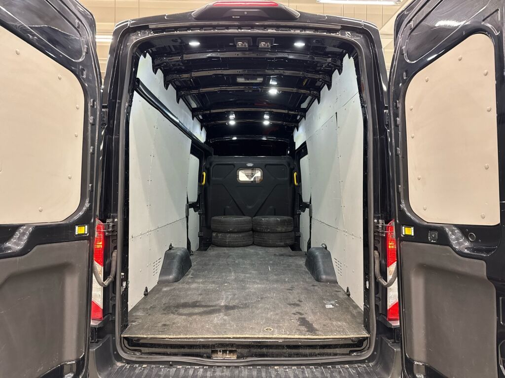 Ford Transit 2021 Musta