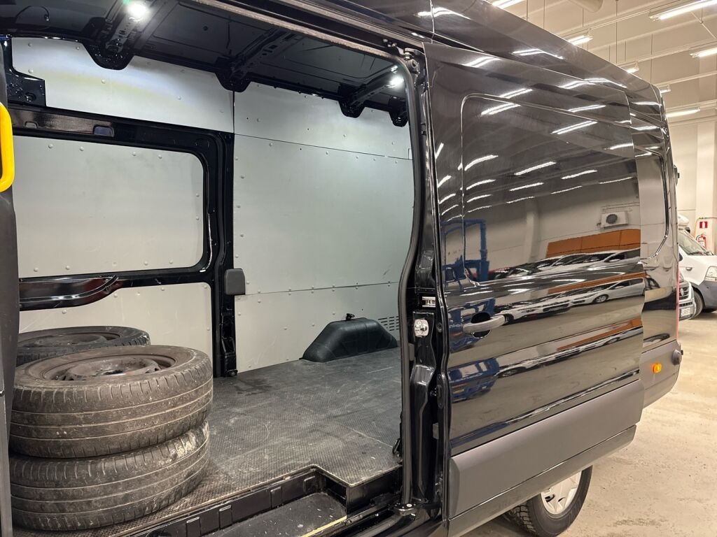 Ford Transit 2021 Musta