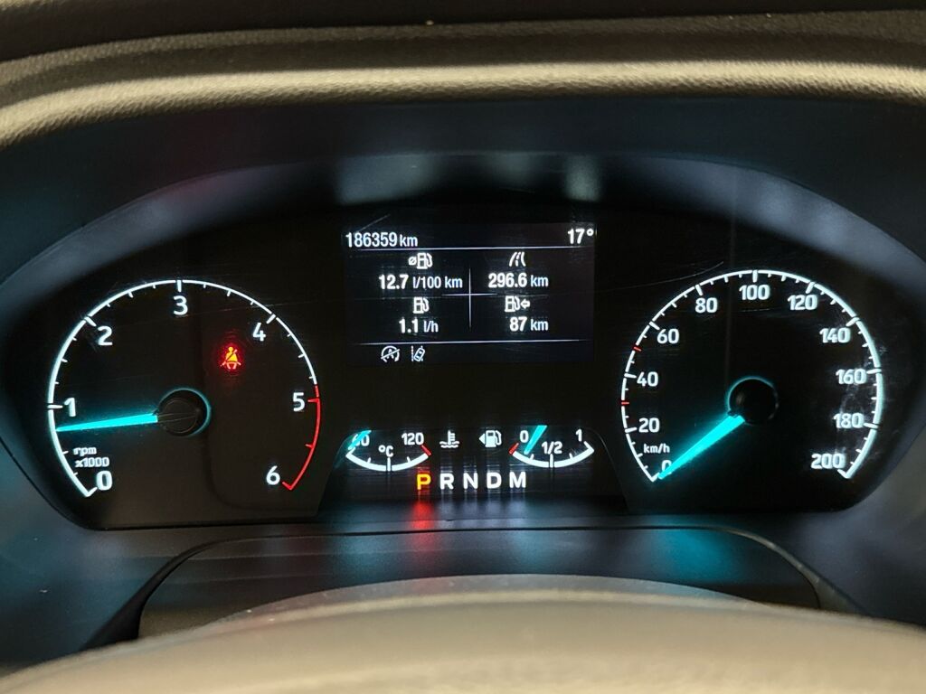 Ford Transit 2021 Musta